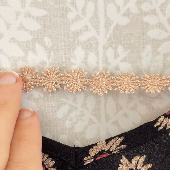 Lush Black, Pink, Floral Feminine Daisy Boho Camisole Spaghetti Strap Top, S - Picture 5 of 11